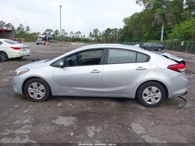 Aukcja sprzedaży 2017 Kia Forte Lx, vin: 3KPFK4A73HE015702, numer aukcji: 45193548