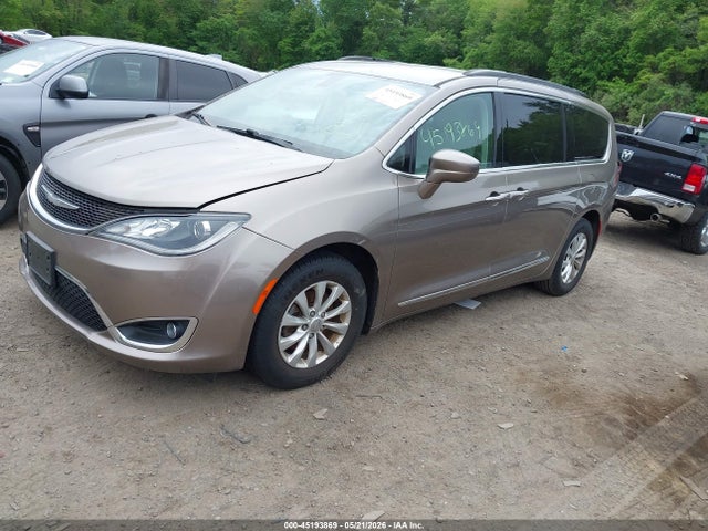 Продаж на аукціоні авто 2017 Chrysler Pacifica Touring-l, vin: 2C4RC1BG0HR824161, номер лоту: 45193869