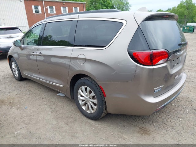 Продаж на аукціоні авто 2017 Chrysler Pacifica Touring-l, vin: 2C4RC1BG0HR824161, номер лоту: 45193869