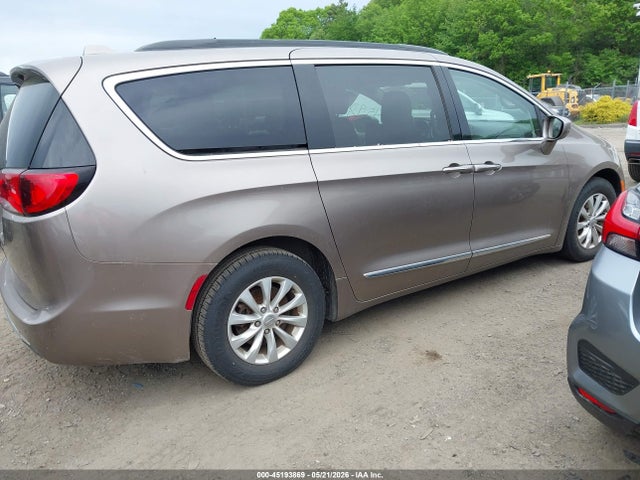 Продаж на аукціоні авто 2017 Chrysler Pacifica Touring-l, vin: 2C4RC1BG0HR824161, номер лоту: 45193869