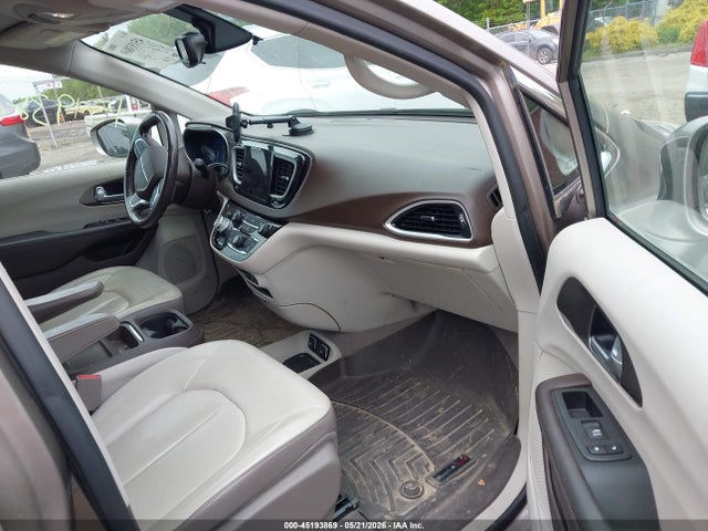 Продаж на аукціоні авто 2017 Chrysler Pacifica Touring-l, vin: 2C4RC1BG0HR824161, номер лоту: 45193869