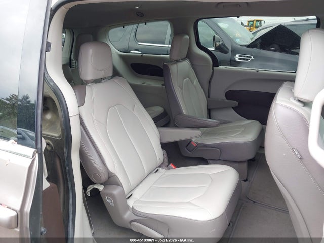 Продаж на аукціоні авто 2017 Chrysler Pacifica Touring-l, vin: 2C4RC1BG0HR824161, номер лоту: 45193869