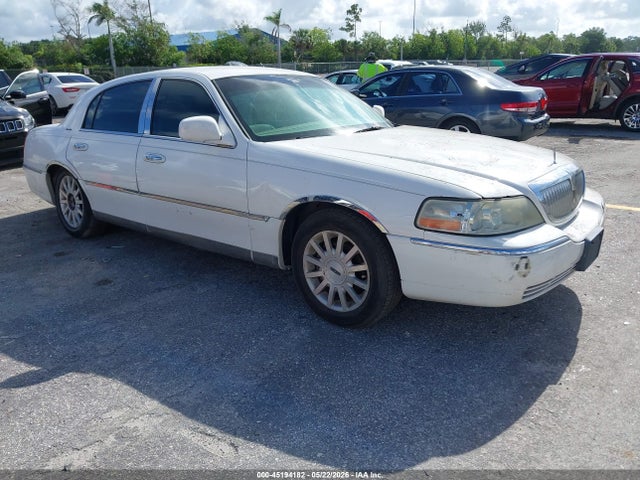 2007 Lincoln Town Car Signature მანქანა იყიდება აუქციონზე, vin: 1LNHM81V77Y612137, აუქციონის ნომერი: 45194182