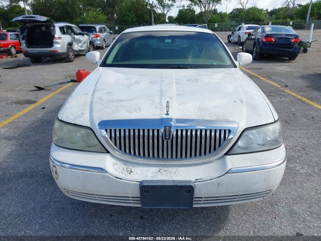 2007 Lincoln Town Car Signature მანქანა იყიდება აუქციონზე, vin: 1LNHM81V77Y612137, აუქციონის ნომერი: 45194182