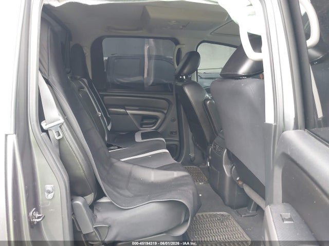 1N6AA0EC5FN512091 Nissan Titan Sl
