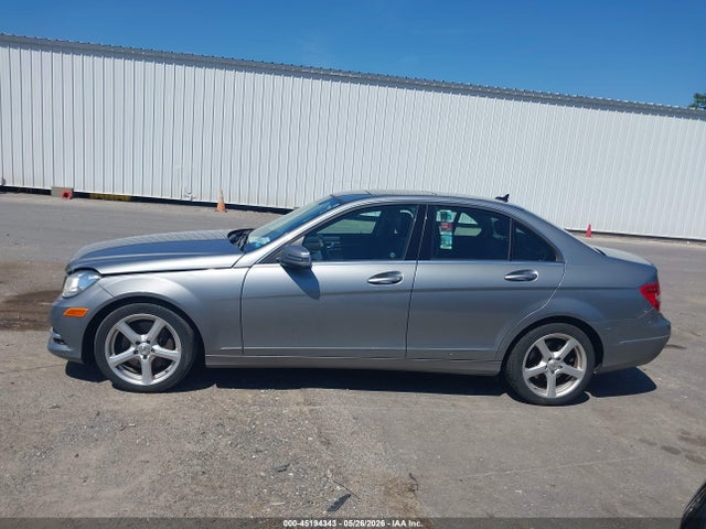 45194343 :رقم المزاد ، WDDGF8AB3DG124388 vin ، 2013 Mercedes-benz C 300 Luxury 4matic مزاد بيع