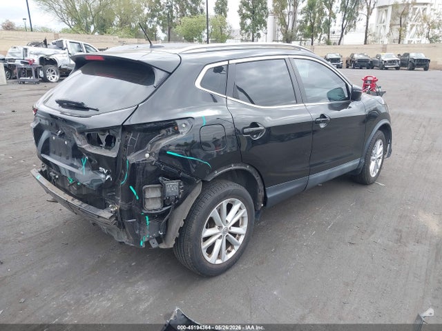 JN1BJ1CP8HW024076 Nissan Rogue Sport Sv