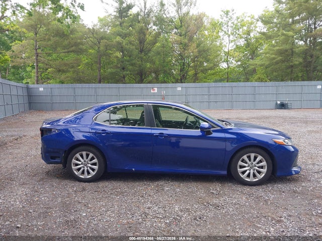 2018 Toyota Camry Le მანქანა იყიდება აუქციონზე, vin: JTNB11HK9J3010037, აუქციონის ნომერი: 45194368