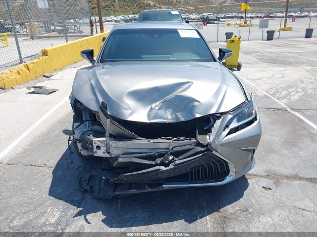 Lexus ES 300H 2021 58ACA1C18MU002005 Image 13