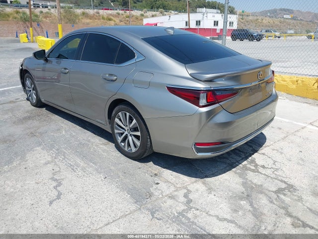 Lexus ES 300H 2021 58ACA1C18MU002005 Image 3
