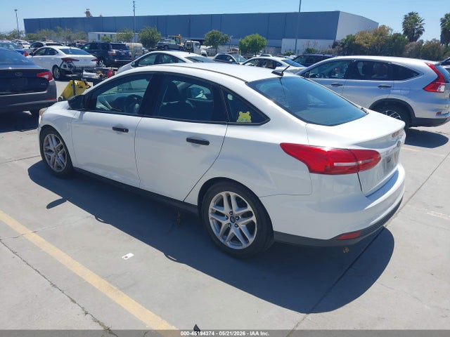 2015 Ford Focus S მანქანა იყიდება აუქციონზე, vin: 1FADP3E2XFL306774, აუქციონის ნომერი: 45194374