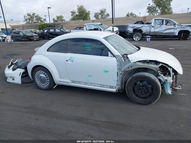 2016 Volkswagen Beetle 1.8t Se მანქანა იყიდება აუქციონზე, vin: 3VWJ17AT3GM636130, აუქციონის ნომერი: 45194375