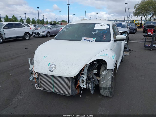 2016 Volkswagen Beetle 1.8t Se მანქანა იყიდება აუქციონზე, vin: 3VWJ17AT3GM636130, აუქციონის ნომერი: 45194375