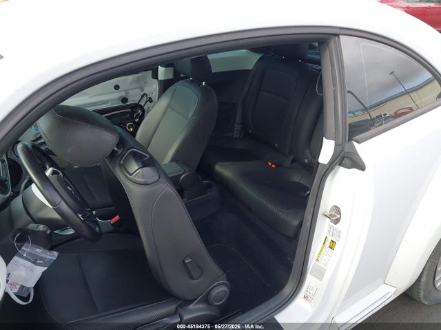 2016 Volkswagen Beetle 1.8t Se მანქანა იყიდება აუქციონზე, vin: 3VWJ17AT3GM636130, აუქციონის ნომერი: 45194375