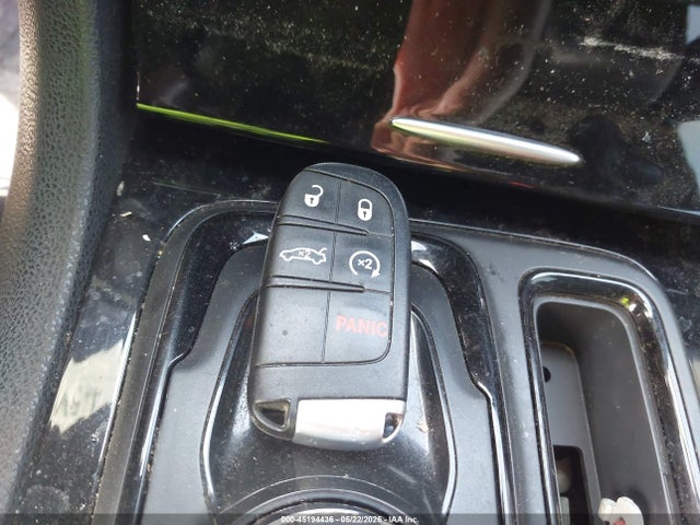 45194436 :رقم المزاد ، 2C3CCABG3KH604925 vin ، 2019 Chrysler 300 300s مزاد بيع