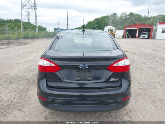 45194679 :رقم المزاد ، 3FADP4AJ1FM178832 vin ، 2015 Ford Fiesta S مزاد بيع