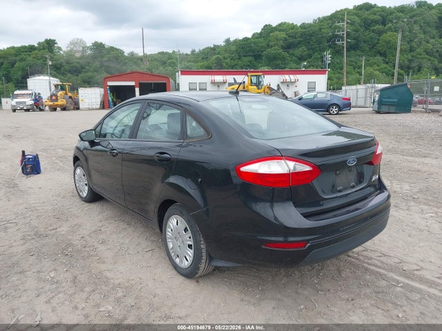 45194679 :رقم المزاد ، 3FADP4AJ1FM178832 vin ، 2015 Ford Fiesta S مزاد بيع