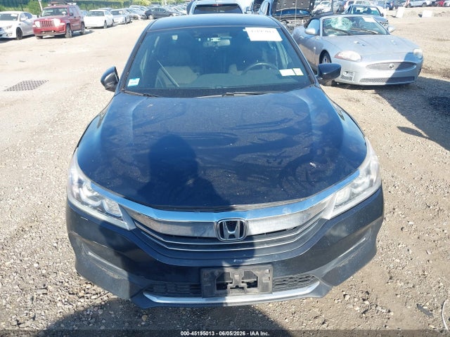 45195013 :رقم المزاد ، 1HGCR2F58HA142167 vin ، 2017 Honda Accord Sport مزاد بيع