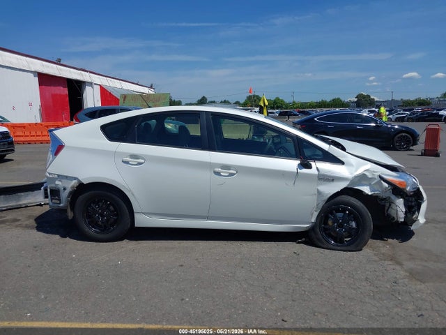 Toyota Prius Two 2015 JTDKN3DU9F1972711 Image 14