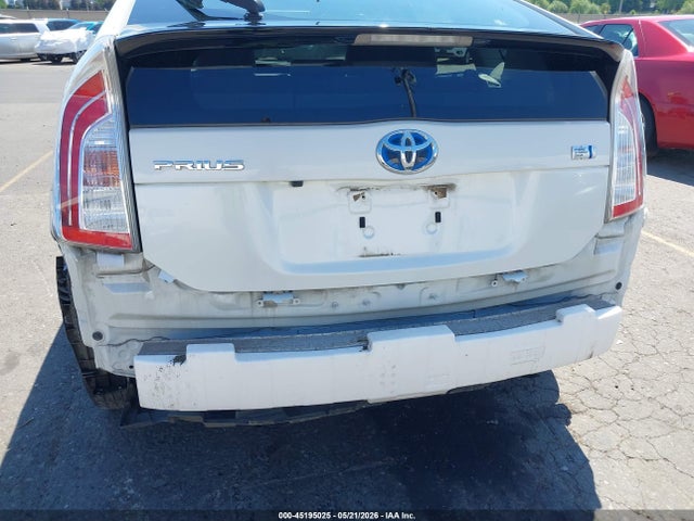 Toyota Prius Two 2015 JTDKN3DU9F1972711 Image 18