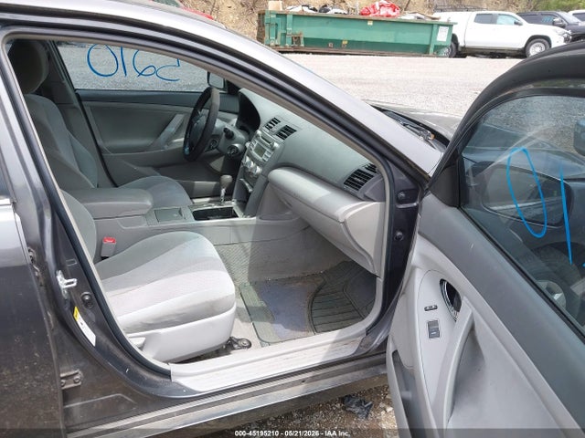 45195210 :رقم المزاد ، 4T4BF3EK4BR205465 vin ، 2011 Toyota Camry Le مزاد بيع