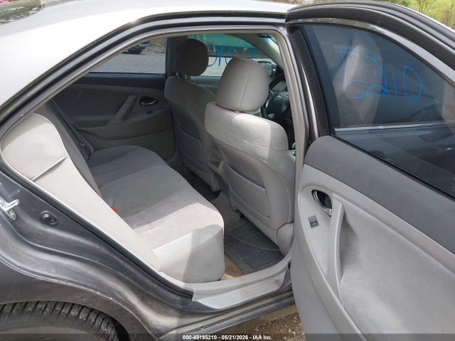 45195210 :رقم المزاد ، 4T4BF3EK4BR205465 vin ، 2011 Toyota Camry Le مزاد بيع