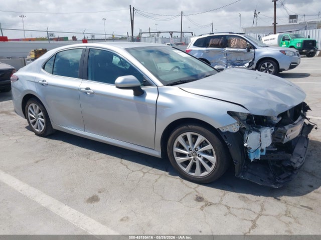 Toyota CAMRY LE 2022 4T1C11AK4NU682053 zdjęcie główne