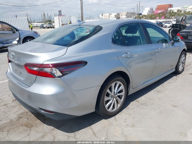 Toyota CAMRY LE 2022 4T1C11AK4NU682053 Image 4