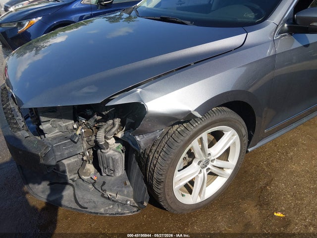 Aukcja sprzedaży 2015 Volkswagen Passat 2.0l Tdi Sel Premium, vin: 1VWCV7A34FC055166, numer aukcji: 45195944