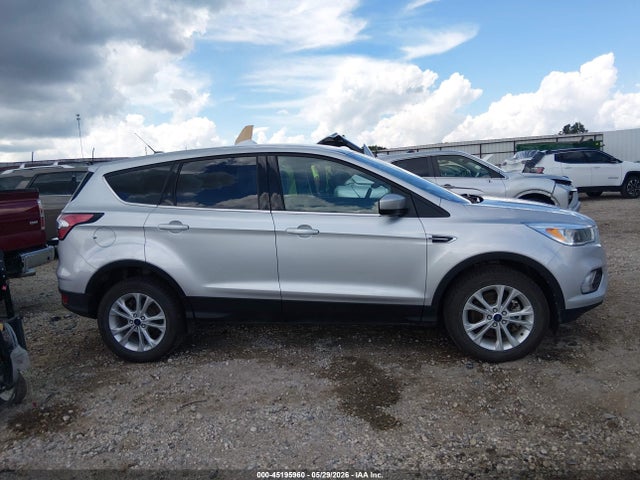 45195960 :رقم المزاد ، 1FMCU9G95HUE15986 vin ، 2017 Ford Escape Se مزاد بيع