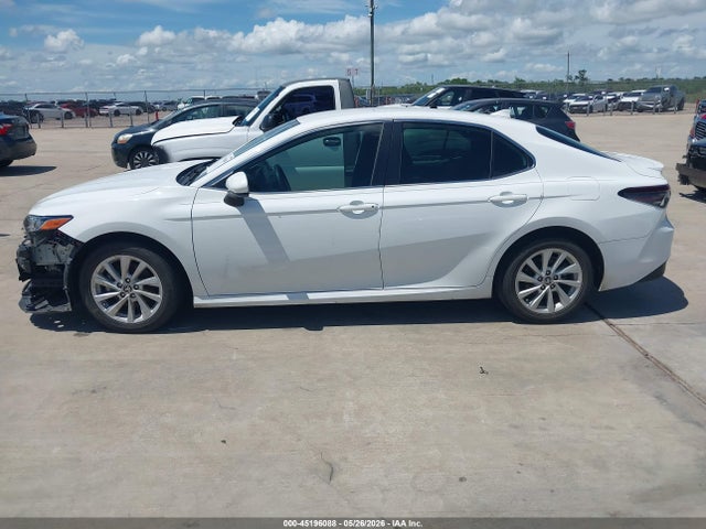 4T1C11AK9NU688530 Toyota CAMRY LE