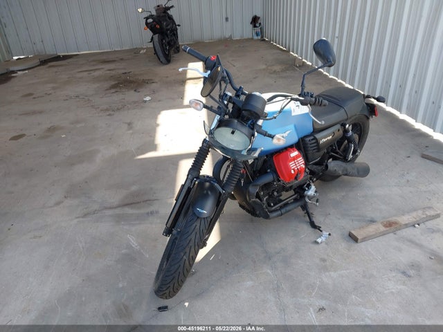 Moto Guzzi V7 Iii Stone 2017 ZGULDU000HM000087 Image 2