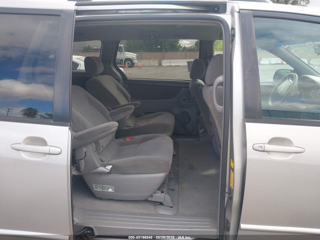 45196548 :رقم المزاد ، 5TDZA23C14S143922 vin ، 2004 Toyota Sienna Le مزاد بيع