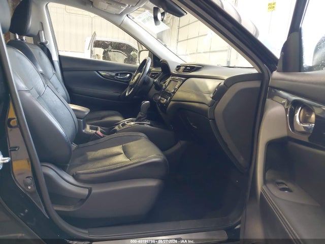 JN8AT2MV1JW324039 Nissan Rogue Sl