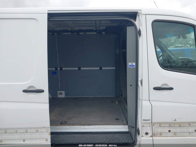 2014 Mercedes-benz Sprinter 2500 Normal Roof მანქანა იყიდება აუქციონზე, vin: WD3PE7DC8E5860973, აუქციონის ნომერი: 45196997