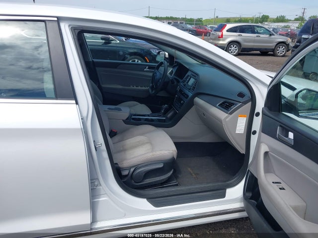 Продажа на аукционе авто 2016 Hyundai Sonata Hybrid Se, vin: KMHE24L11GA028773, номер лота: 45197025