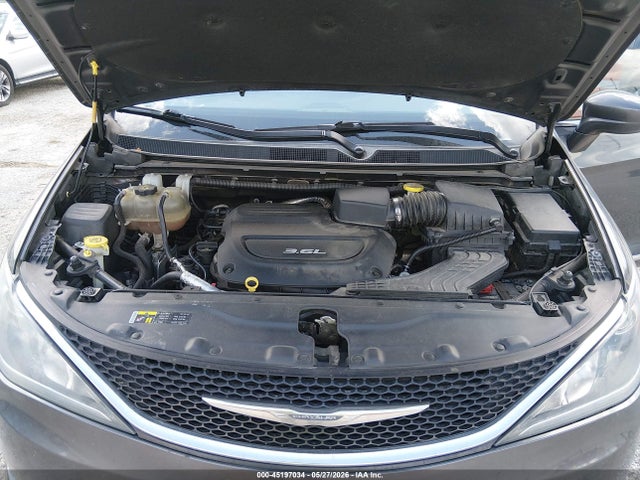 45197034 :رقم المزاد ، 2C4RC1BG5HR667663 vin ، 2017 Chrysler Pacifica Touring-l مزاد بيع