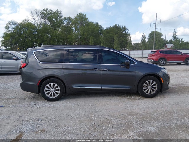 45197034 :رقم المزاد ، 2C4RC1BG5HR667663 vin ، 2017 Chrysler Pacifica Touring-l مزاد بيع