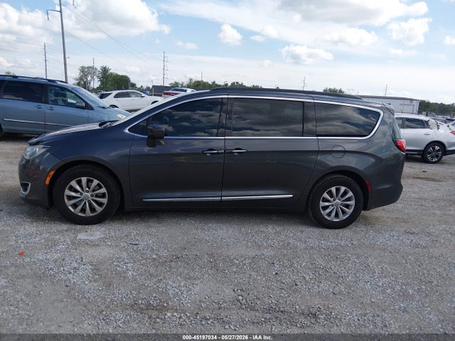45197034 :رقم المزاد ، 2C4RC1BG5HR667663 vin ، 2017 Chrysler Pacifica Touring-l مزاد بيع