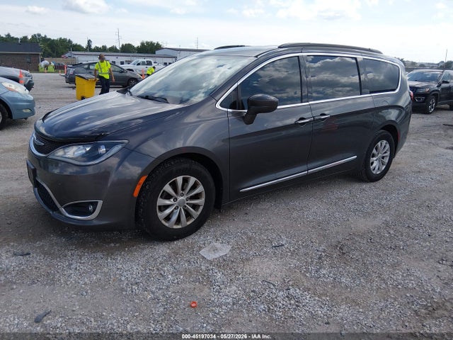 45197034 :رقم المزاد ، 2C4RC1BG5HR667663 vin ، 2017 Chrysler Pacifica Touring-l مزاد بيع