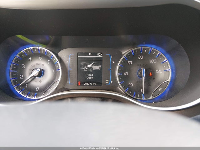 45197034 :رقم المزاد ، 2C4RC1BG5HR667663 vin ، 2017 Chrysler Pacifica Touring-l مزاد بيع