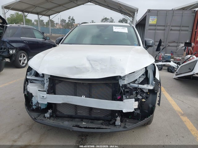 Volvo Xc40 B5 Plus Dark Theme 2025 YV4L12UC2S2452725 Image 13