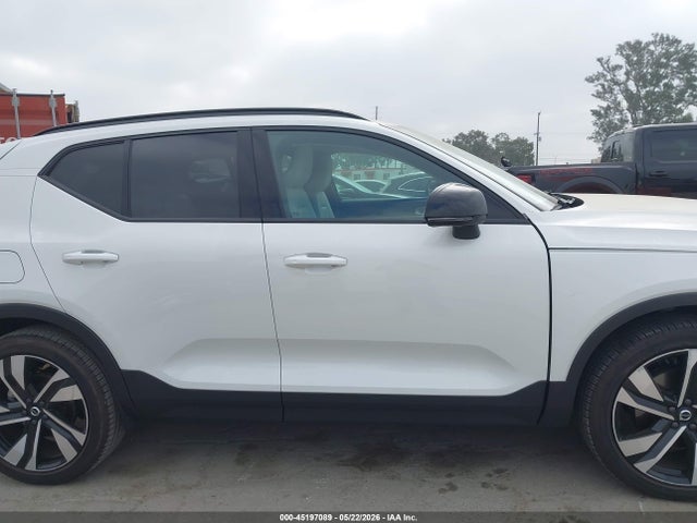 Volvo Xc40 B5 Plus Dark Theme 2025 YV4L12UC2S2452725 Image 14