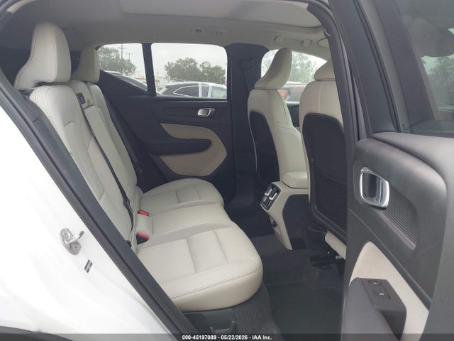 Volvo Xc40 B5 Plus Dark Theme 2025 YV4L12UC2S2452725 Image 8