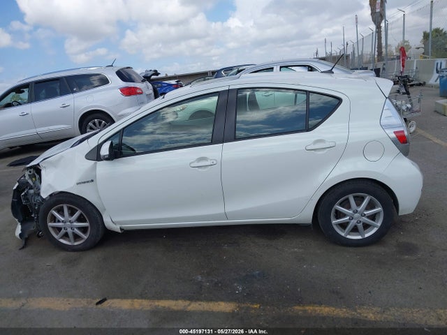 Toyota Prius C Three 2014 JTDKDTB3XE1074985 Image 15