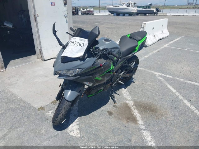 Kawasaki EX400 2019 JKAEXKG17KDA36773 Image 2