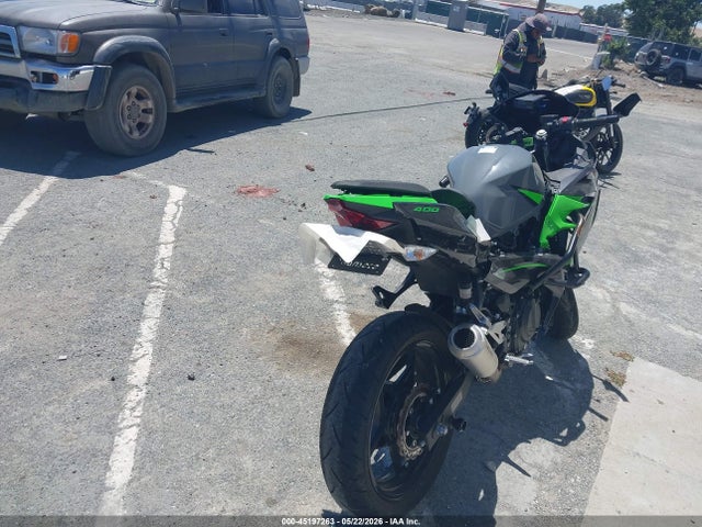 Kawasaki EX400 2019 JKAEXKG17KDA36773 Image 4