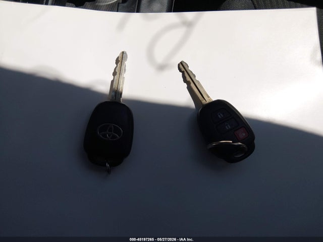 Продаж на аукціоні авто 2017 Toyota Rav4 Le, vin: JTMZFREV4HJ106908, номер лоту: 45197265