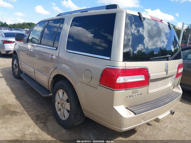 45197311 :رقم المزاد ، 5LMFU28557LJ10215 vin ، 2007 Lincoln Navigator Ultimate مزاد بيع