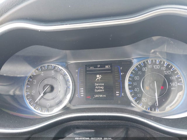 2015 Chrysler 200 Limited მანქანა იყიდება აუქციონზე, vin: 1C3CCCAB0FN696140, აუქციონის ნომერი: 45197446